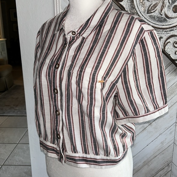 Volcom Juniors Button Up Cropped Striped Short Sleeve Shirt Size L - Picture 2 of 10